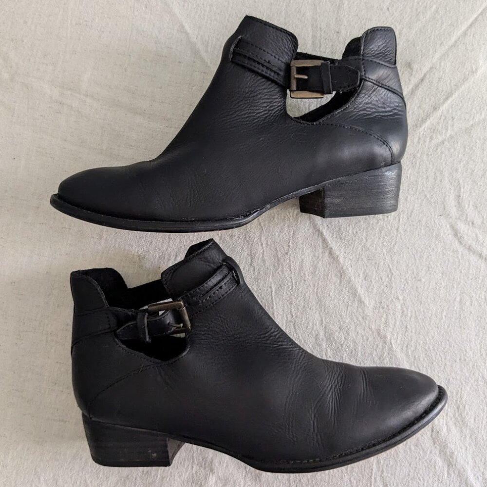 SEYCHELLES Black Leather Ankle Boots w/ Buckles US 7.5